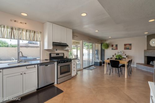 7590 Ln Cienega Dr, Tucson AZ 85712-1423 exterior