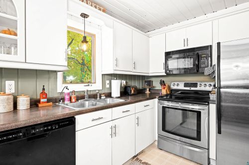 418 Minneapolis Ave, Duluth MN 55803-1856 exterior