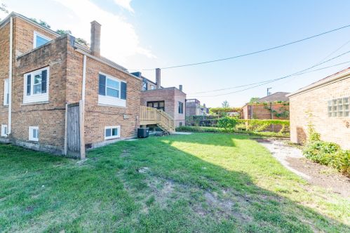 6758 Artesian Ave, Chicago IL  60645-4614 exterior