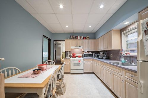 111 Hauxhurst Ave, Union City NJ 07086-6836 exterior