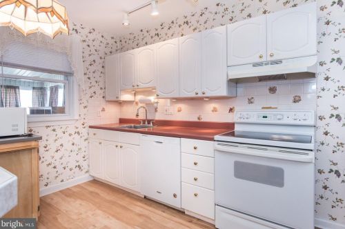 4030 Bleigh Ave, Philadelphia PA 19111-3617 exterior