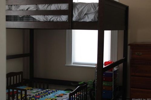 346 Oak Ave, Torrington CT 06790-6538 exterior