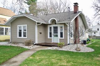 934 Cambridge Dr, Kalamazoo, MI 49001-4402