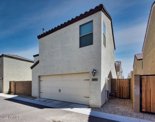 8057 Albeniz Pl, Phoenix AZ  85043 exterior