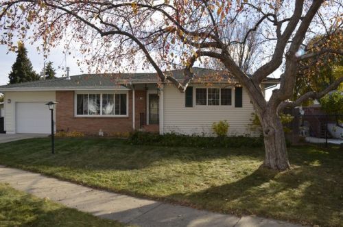 825 Owens Ave, Bismarck, ND 58501-1322