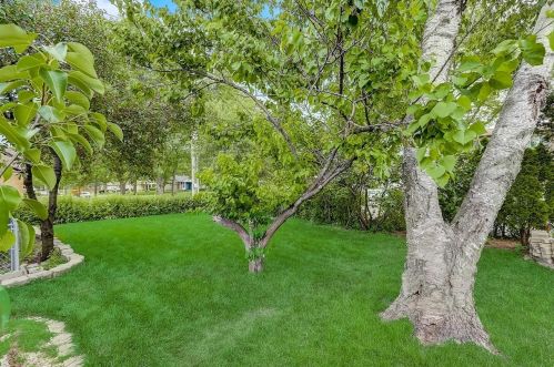 10508 Lincoln Ave, Milwaukee WI 53227-1204 exterior