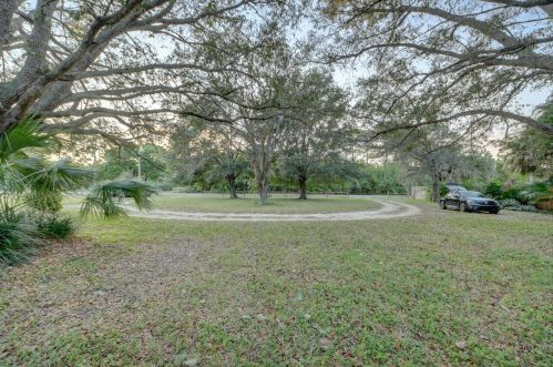 5406 Palmetto Dr, Fort Pierce FL 34982-7481 exterior