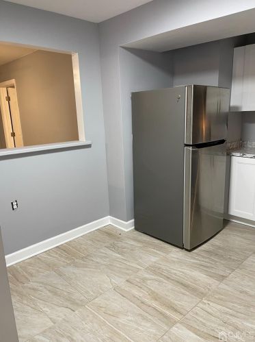 415 College Dr, Edison NJ  08817-5930 exterior