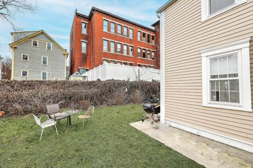 69 Arnold St, Providence RI 02906-1065 exterior