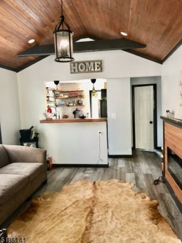 5 Bucknell Trl, Hopatcong NJ  07843-1760 exterior