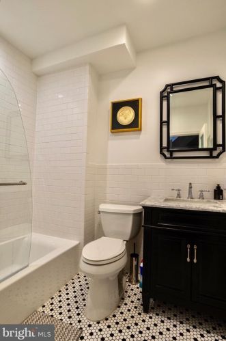 807 Leithgow St, Philadelphia PA 19123-1440 exterior