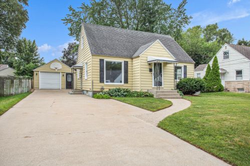 736 Cricklewood St, Wyoming MI exterior