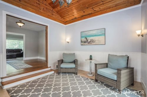 1359 Valley Ave, Grand Rapids MI 49504-2949 exterior