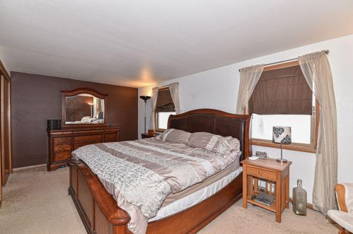 4947 Colonial Ct, Milwaukee WI exterior