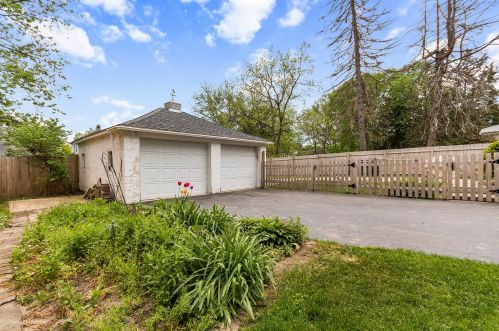 932 Wicker St, Bull Valley IL 60098-2356 exterior