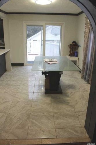 39 Waldinger St, Valley Stream NY 11580-3806 exterior