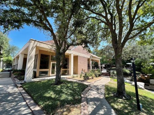 4242 Capistrano Dr, Dallas TX 75287-4033 exterior