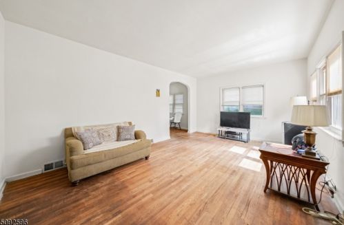 179 Hillcrest Ave, Morristown, NJ 07960-5054