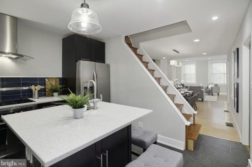 1733 Howard St, Philadelphia PA 19122-2412 exterior