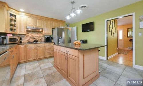 546 Anderson Ave, Closter NJ  07624-3220 exterior