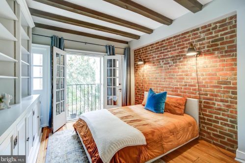 527 Wilkes St, Alexandria VA  22314-3723 exterior