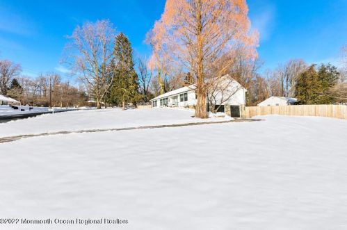 284 Pelican Rd, Middletown NJ 07748-3040 exterior