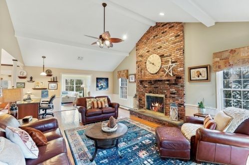 181 Johnny Cake St, North Andover MA 01845-5613 exterior