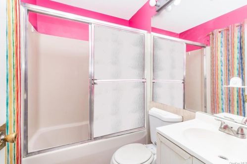 572 Prospect Ave, Bronx NY 10455-1809 exterior