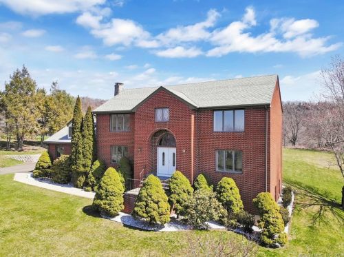 17 Valley View Dr, Wallingford, CT 06492-1919