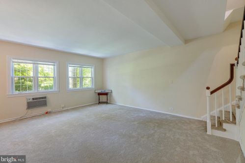 1260 Martha Custis Dr, Alexandria, VA 22302-2016