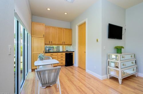 6582 Trl Blvd, Naples FL 34108-2655 exterior