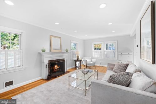 2001 Rookwood Rd, Silver Spring, MD 20910-1733