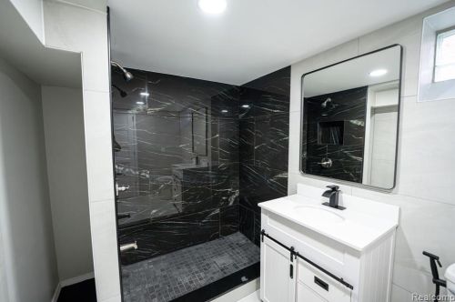 8451 Nightingale St, Dearborn Heights MI  48127-1203 exterior