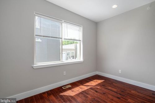 854 Leithgow St, Philadelphia PA 19123-2127 exterior