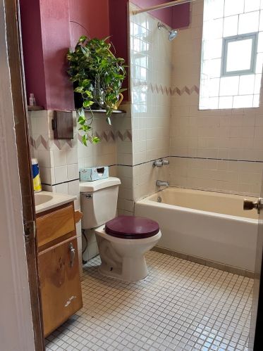 2420 Sawyer Ave, Chicago IL 60647-2541 exterior