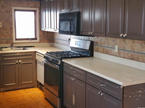 132 Shaw Ave, Valley Stream NY  11580-3629 exterior