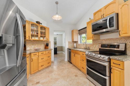 110 Twylite Ter, Fort Pierce FL  34983-1247 exterior