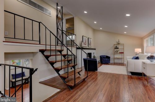 4513 Apple Tree Dr, Alexandria VA  22310-2901 exterior