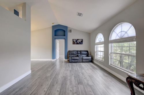 550 Hamburg Ter, Fort Pierce, FL 34984-3555