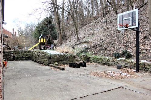 1916 Garrick Dr, Pittsburgh PA 15235-5034 exterior