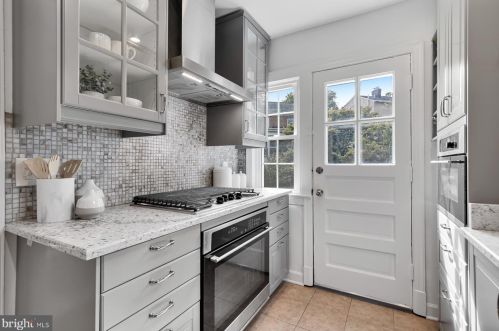 618 Wayne Ave, Silver Spring MD  20910-5556 exterior