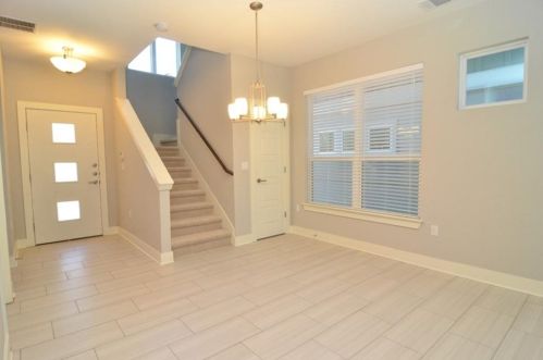 2921 Bond Dr, Austin, TX 78741-7043