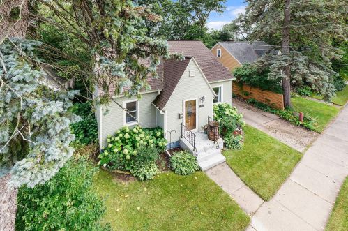 747 Revere Dr, Manitowoc WI 54220 exterior