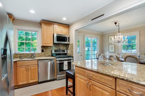 29 Maryland Ave, Armonk NY  10504-2030 exterior