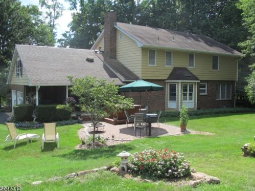 716 Foothill Rd, Bridgewater, NJ 08807-1804