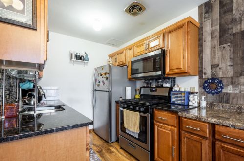 1531 Edgerton Ave, Milwaukee, WI 53221-3562