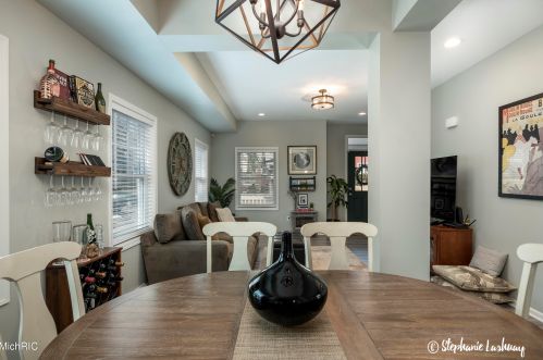 836 Sigsbee St, Grand Rapids MI 49506-2539 exterior