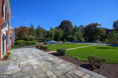 1297 Wheatland Ave, Lancaster PA 17603-4520 exterior