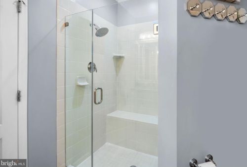 208 Carson Ter, Huntingdon Valley PA  19006-4718 exterior