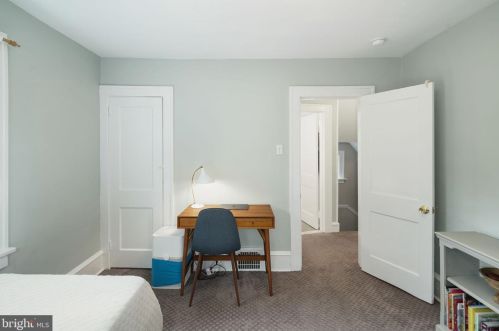 400 Beechwood Ave, Tavistock NJ 08033-1105 exterior